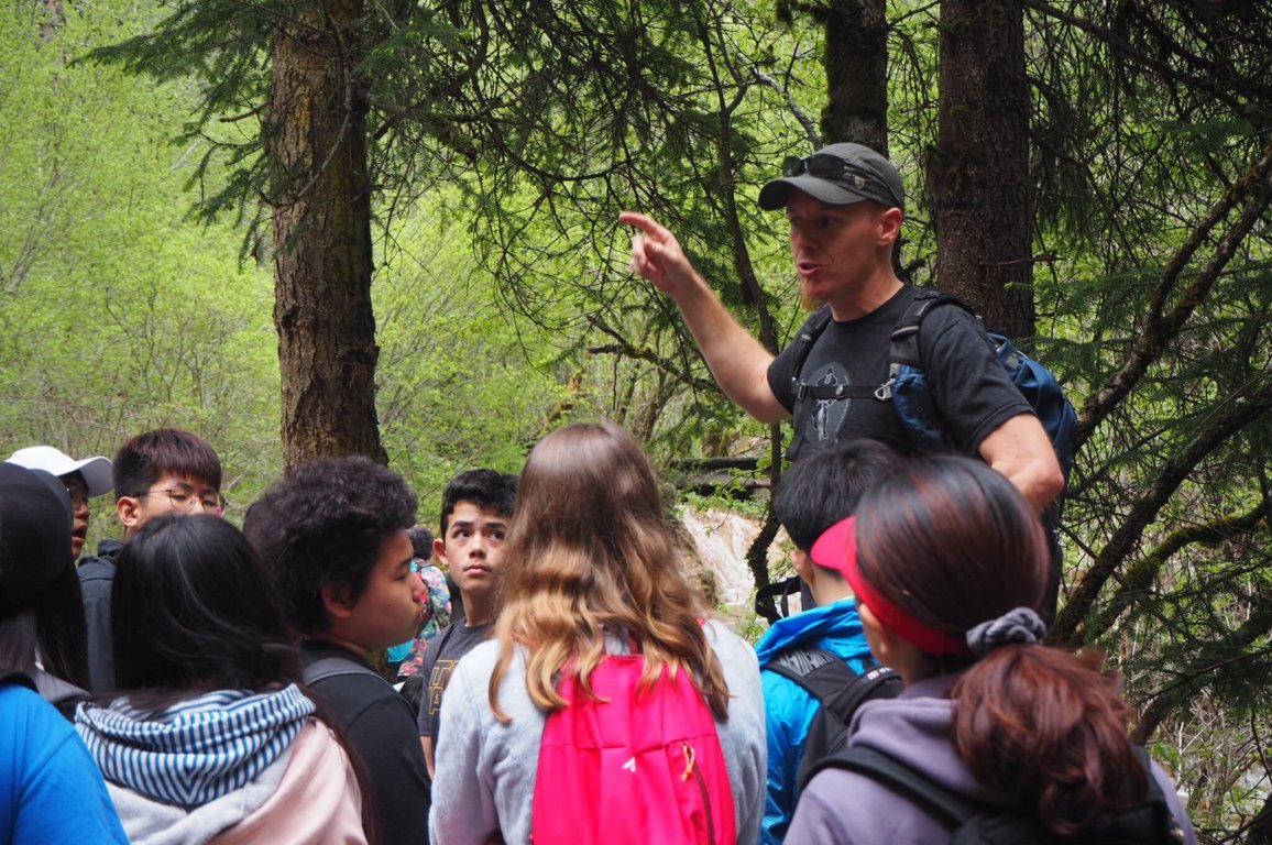 Why is burning plastic dangerous image